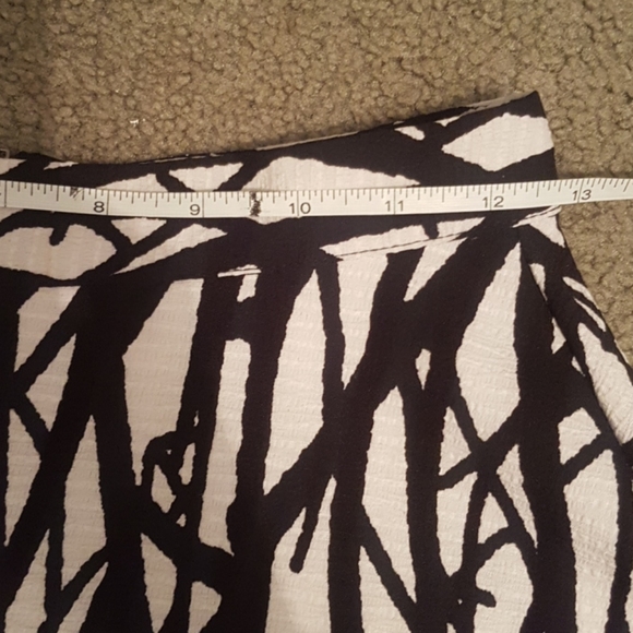 Forever 21 Abstract Pattern Skirt - Picture 5 of 8